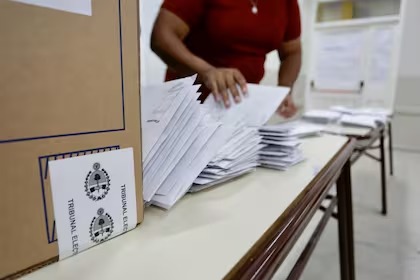 Cerraron los centros de votación en toda la provincia y comienza la cuenta regresiva para conocer los resultados