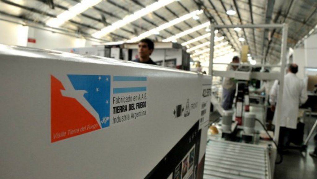    Por la baja de aranceles a productos electrónicos , trabajadores de Tierra del Fuego harán un paro general