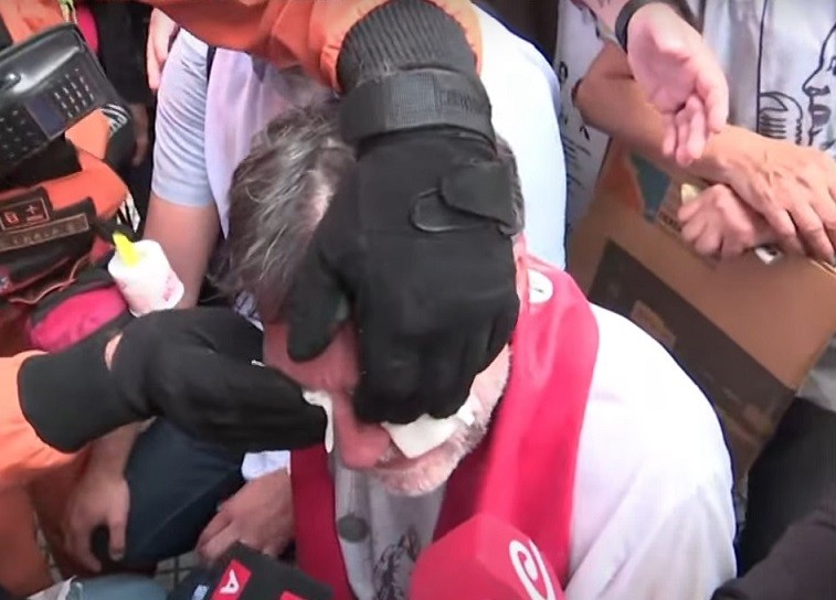 El Padre Paco fue herido durante un operativo policial en la marcha de los jubilados