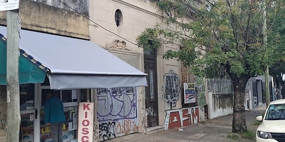 Inesperado: compró una casa y en un depósito había un cadáver
