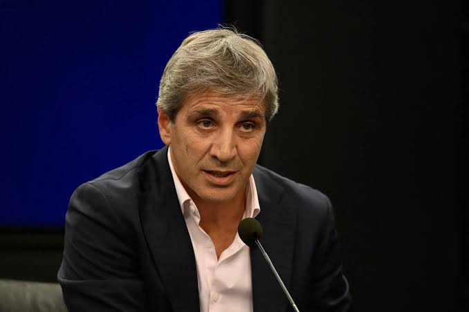 El Congreso espera por detalles del nuevo blanqueo y la oposición reclama la presencia de Caputo