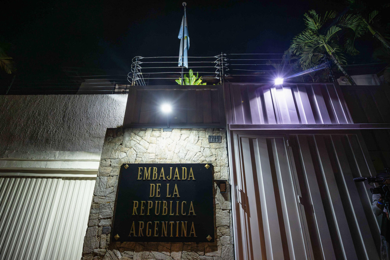 Opositores venezolanos relatan su encierro en la Embajada argentina: “Vivimos un secuestro político” 
