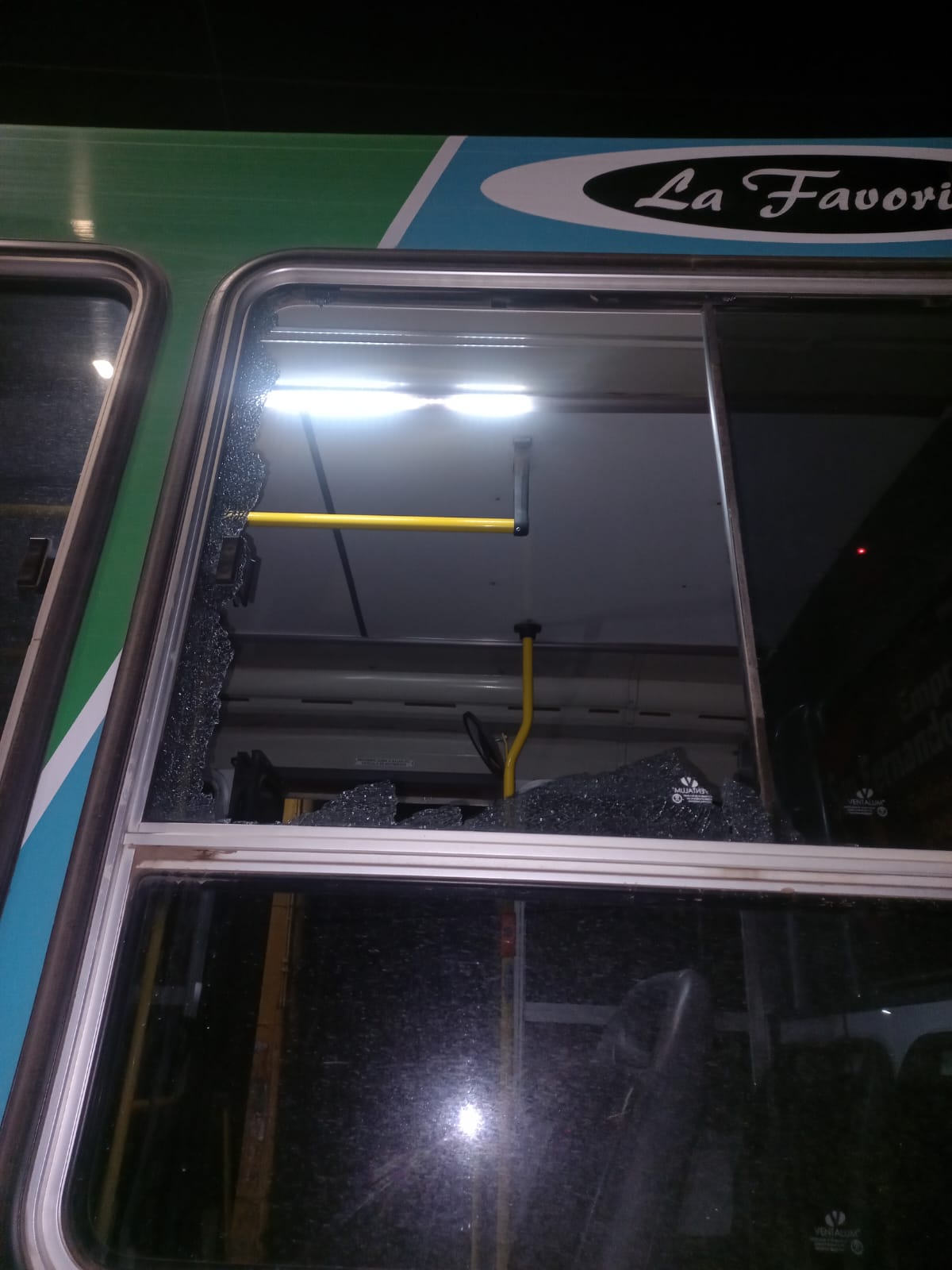  Brutal ataque vándalico contra un colectivo en Resistencia
