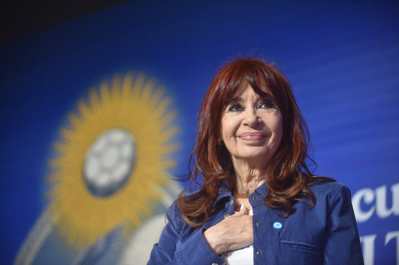   Reapareció Cristina y aventuró un default si la Nación sigue endeudándose