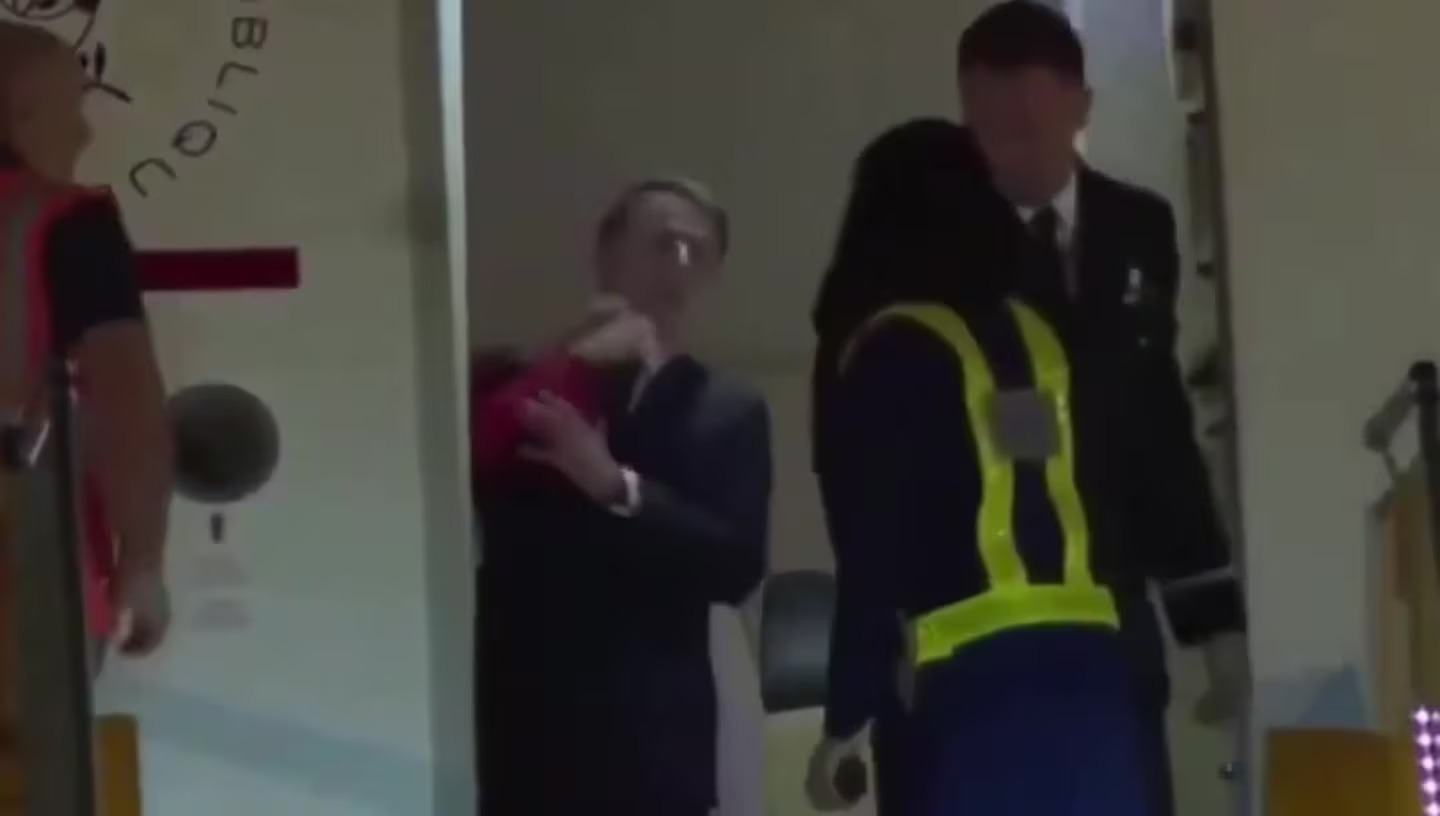   Video: escándalo en Francia por la cachetada que recibió Macron de su esposa