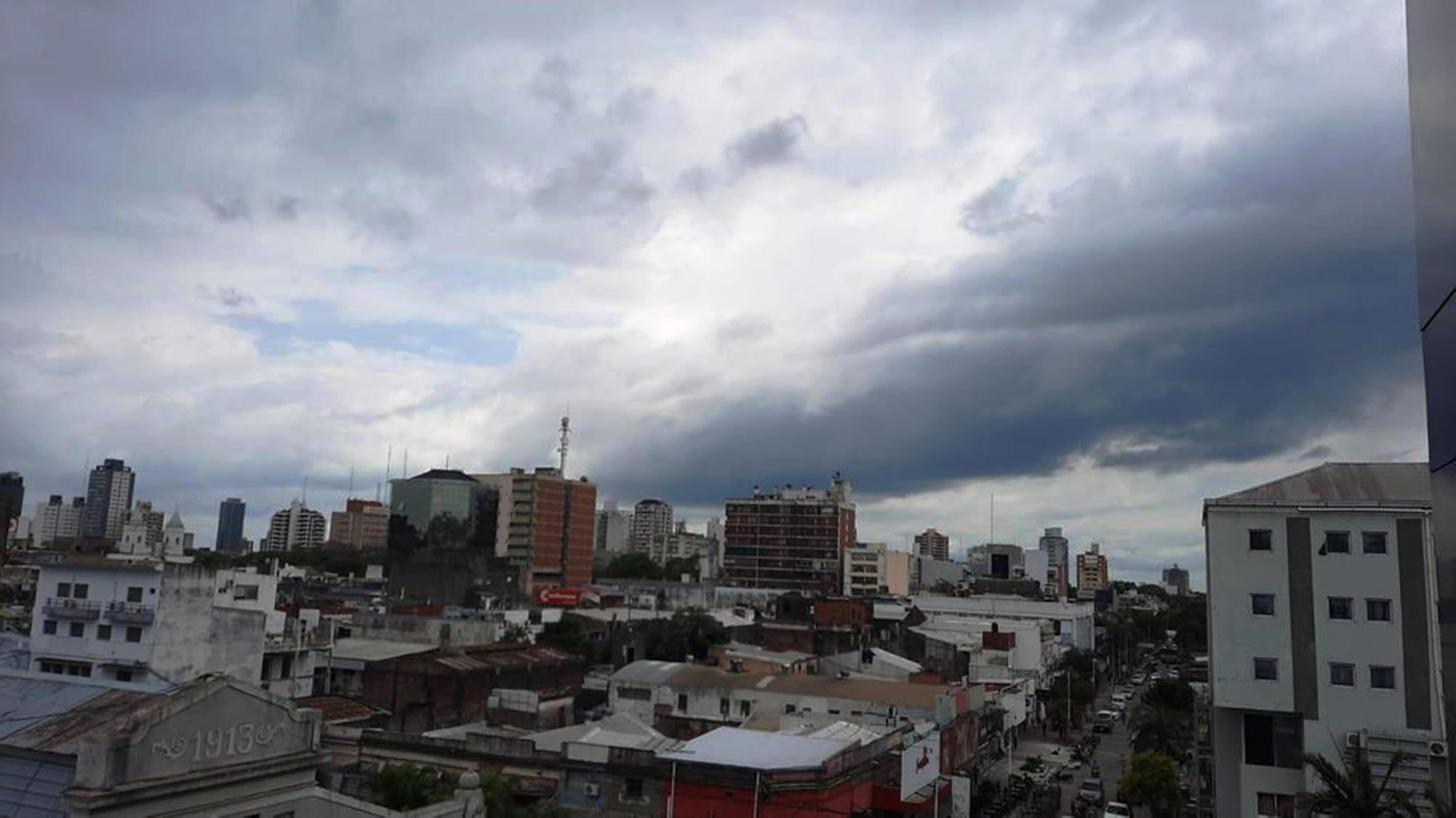 Martes de cambio de clima: se esperan tormentas fuertes y baja de la temperatura