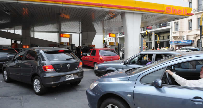 En los últimos 12 años el parque automotor creció un 40%, pero el consumo de combustibles sigue siendo el mismo