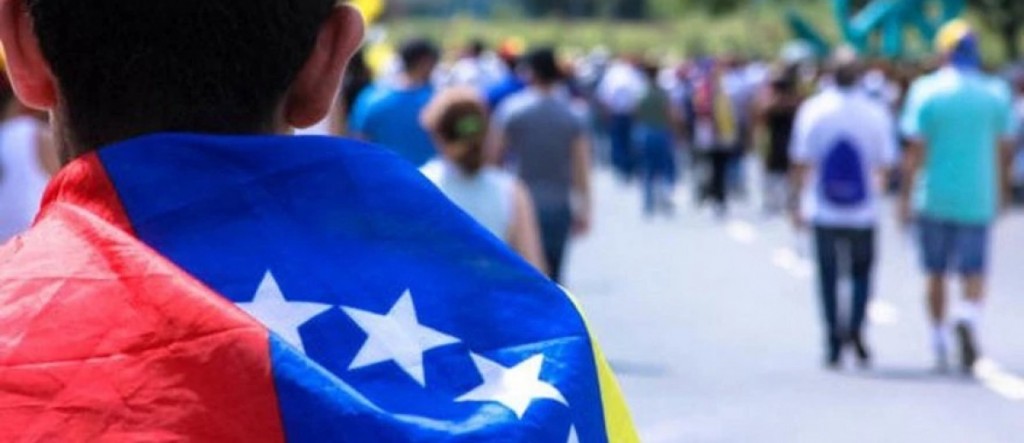 El Gobierno oficializó una reforma migratoria que endurece requisitos para extranjeros 