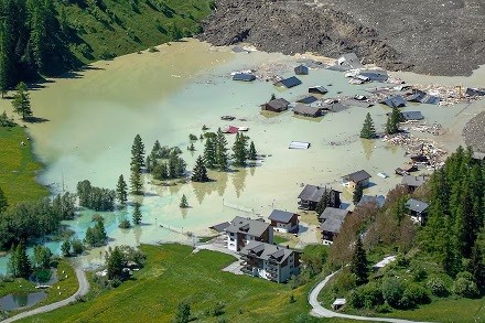 Suiza: tras la avalancha que sepultó una aldea, ahora se temen posibles inundaciones