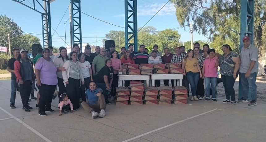 Agasajo y entrega de indumentaria para municipales de Cote Lai 
