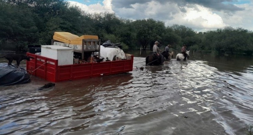 “Estamos solos y no nos llama nadie”, lamenta un productor inundado en Formosa 
