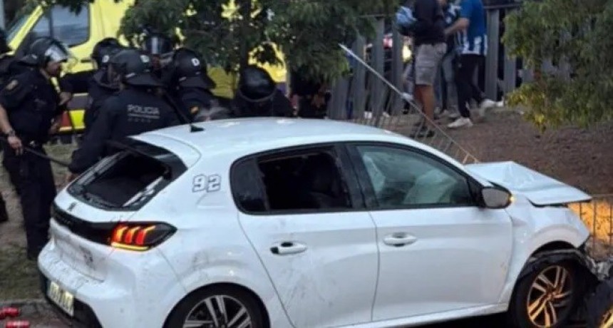 En una crisis de nervios, una mujer atropelló a varios hinchas en España  