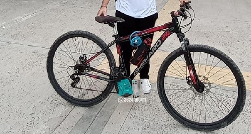 Le robaron la bici en pleno centro de Resistencia y pide que lo ayuden a localizarla