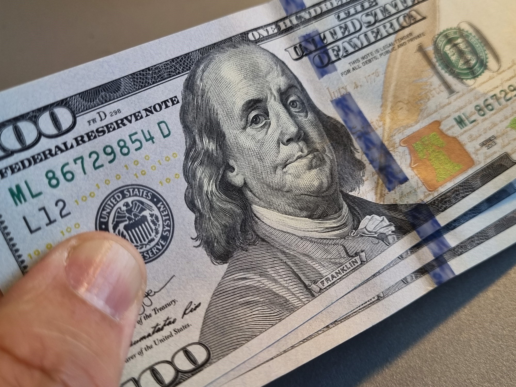 Tras los anuncios de Caputo, el dólar bajó y el mercado respondió con cautela 