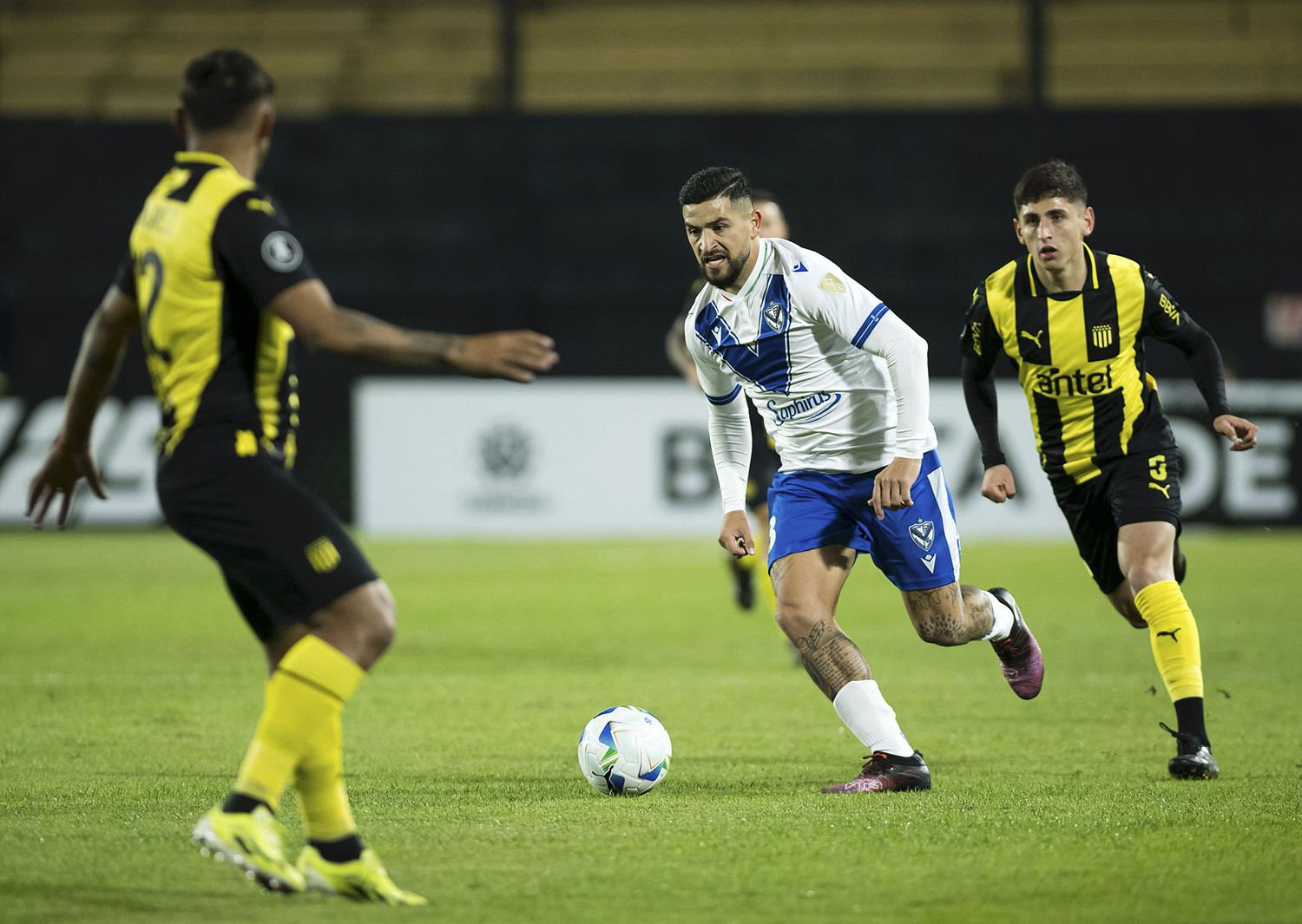 Vélez empató sin goles con Peñarol y cerró como puntero del Grupo H en la Libertadores 