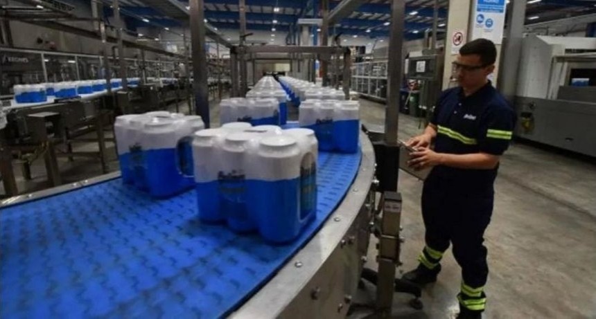 Quilmes analiza detener su planta central y adelantar vacaciones