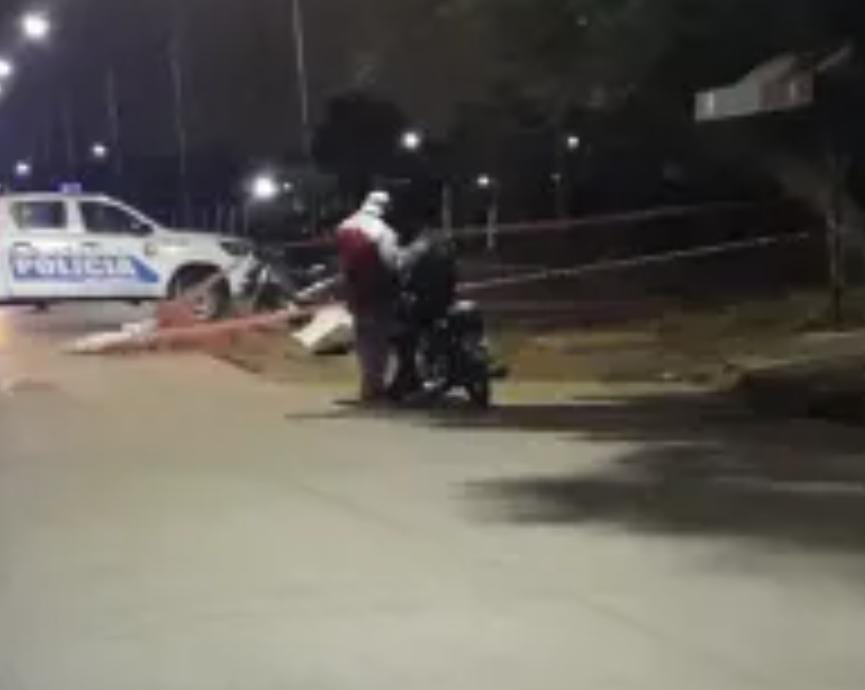 Resistencia: un hombre de 35 años murió al caer de su motocicleta 