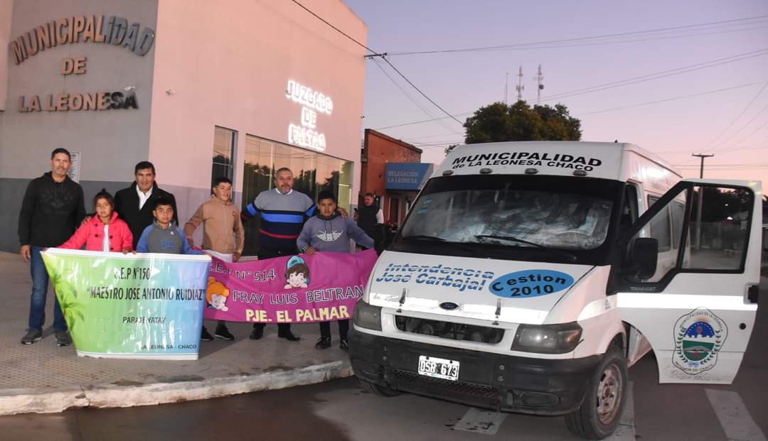La Leonesa dispuso transporte para que alumnos puedan participar en la Ferias de Ciencias en la Isla del Cerrito