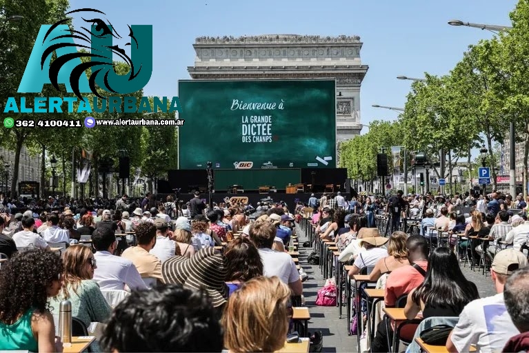 París batió el récord Guinness por organizar el dictado más grande del mundo en los Campos Elíseos