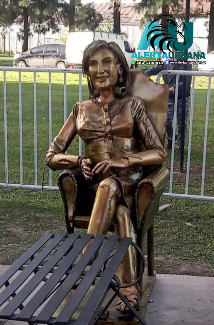 Inauguraron la estatua de Mirtha Legrand en su ciudad natal y se abrió el debate por su parecido