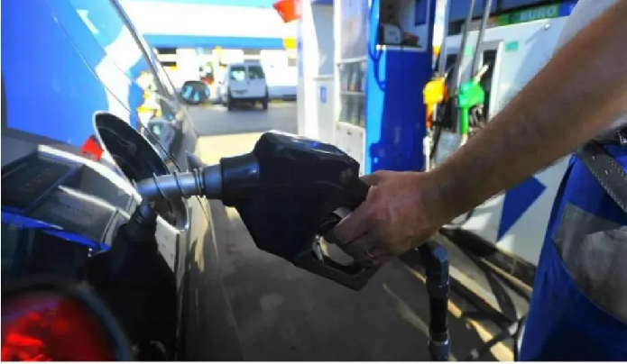  La venta de combustible al público en todo el país cayó un 8% en mayo