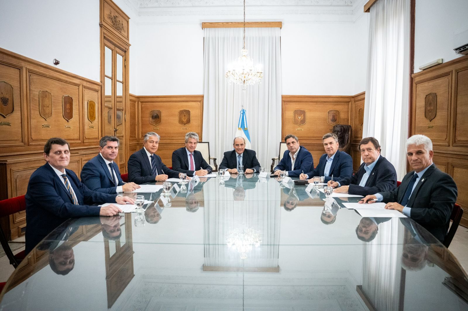 Zdero firmó con la Nación la adhesión al plan de los “dólares del colchón”