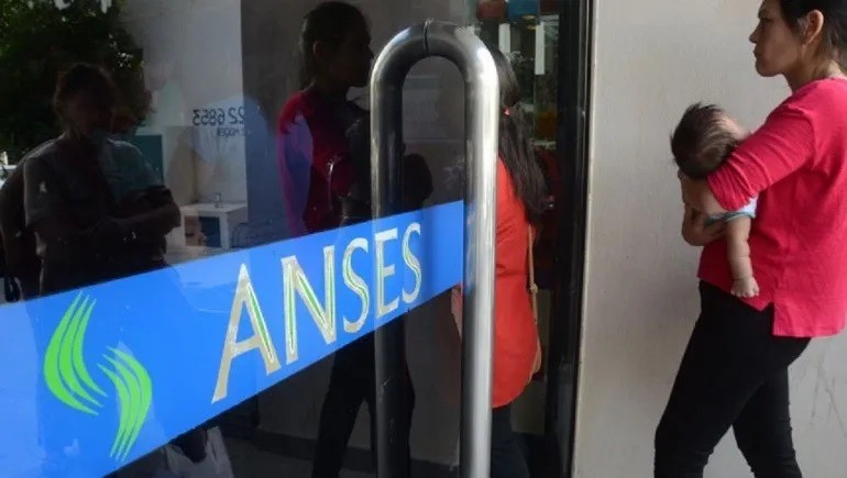 Anses: ¿Cuánto cobra una familia con dos hijos por AUH en junio 2025?