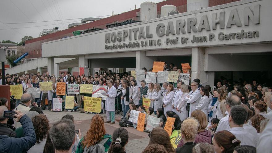 Reunión clave entre el Gobierno y gremios del Garrahan por mejoras salariales 