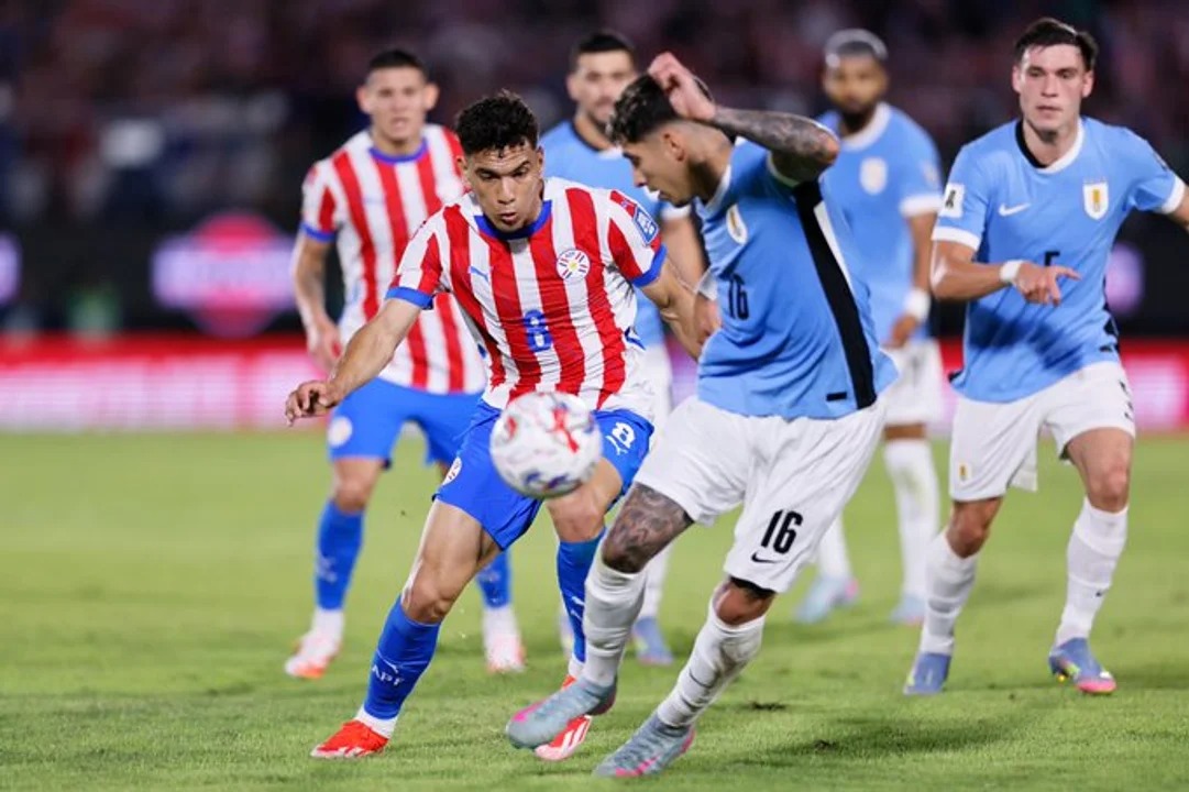 Paraguay venció a Uruguay y quedó a un paso de clasificar al Mundial