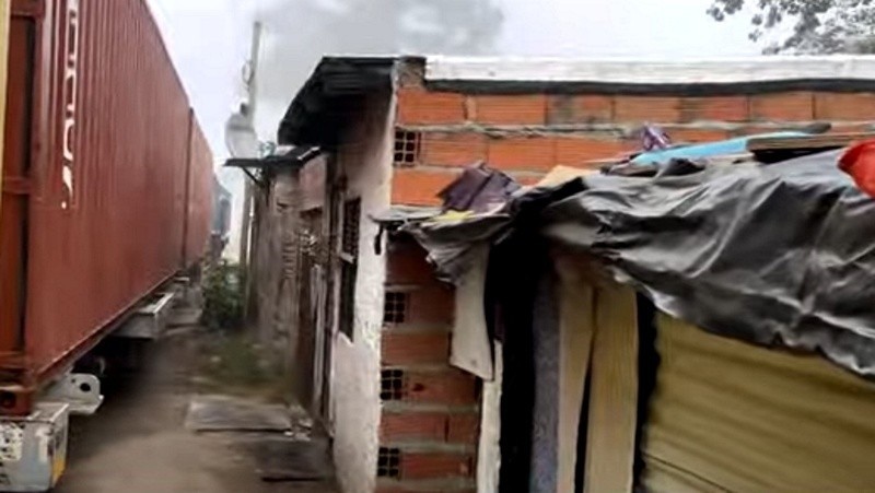 Rosario: un tren descarriló a centímetros de viviendas precarias  