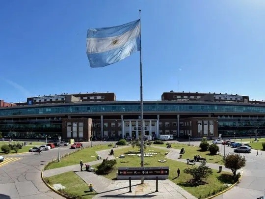 Por el conflicto con médicos residentes, renunció el director de un hospital