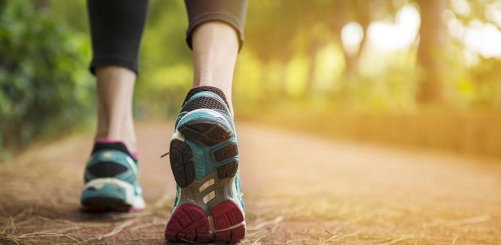 Atención sedentarios: si caminás más de 9000 pasos al día se reduce el riesgo de muerte