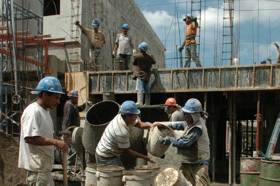 Repunte económico: en abril crecieron la industria un 8,5% y la construcción un 25,9% interanual 