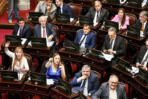 Cada senador deberá decidir si cobra o no los $9,5 millones