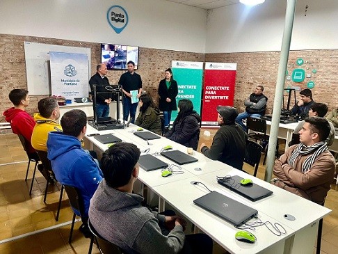 Fontana ofrece talleres libres y gratuitos sobre tecnología