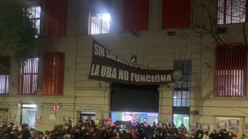 Estudiantes toman facultades de la UBA en repudio a la condena contra Cristina Kirchner 