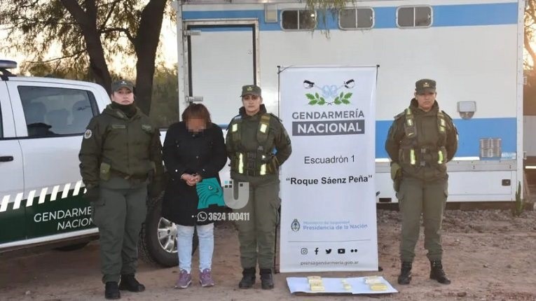 Los nervios la delataron: Llevaba más de dos kilos de cocaína bajo la ropa