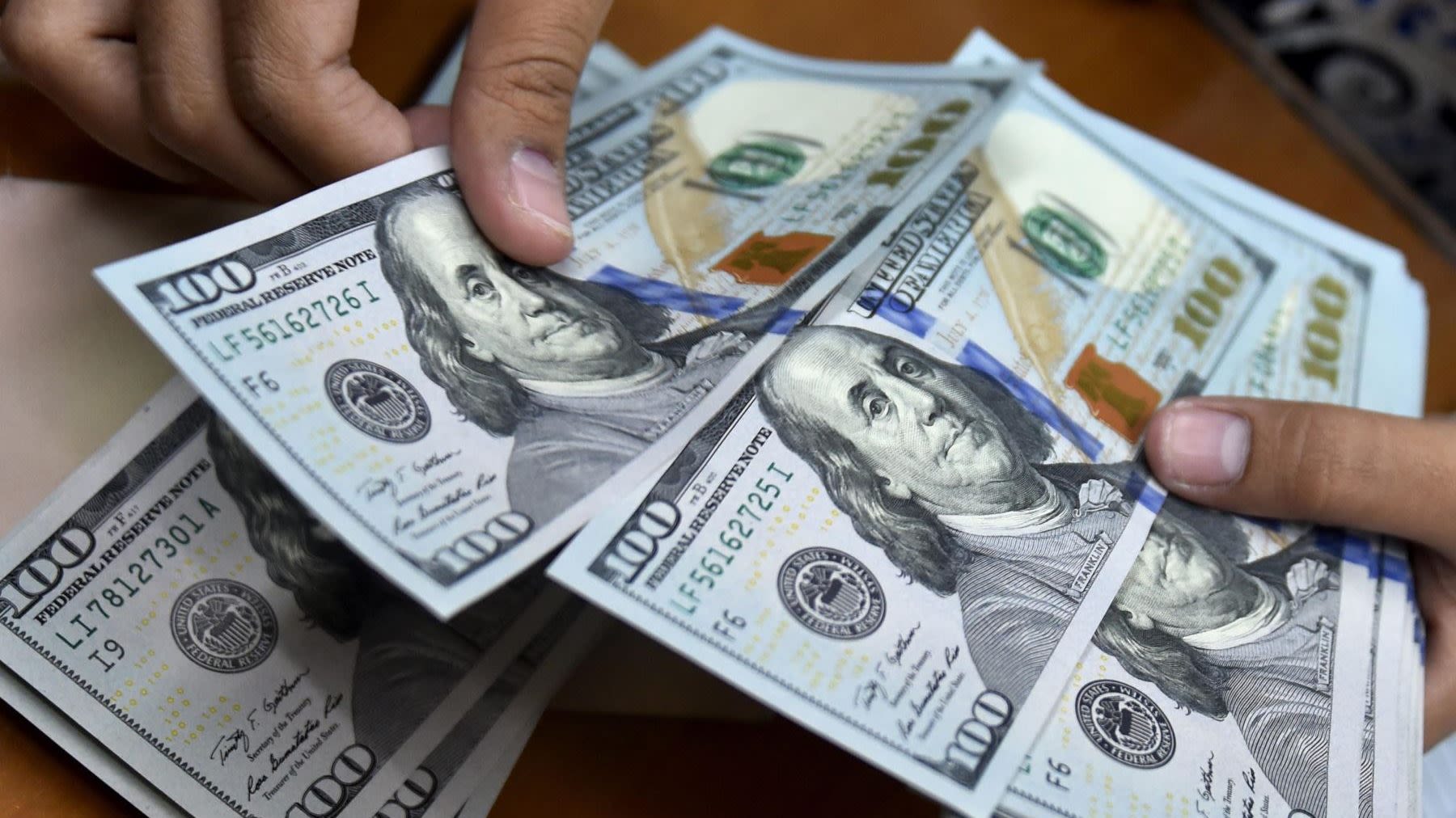 Dólar: el mercado proyecta un segundo semestre con cautela y posibles presiones alcistas 