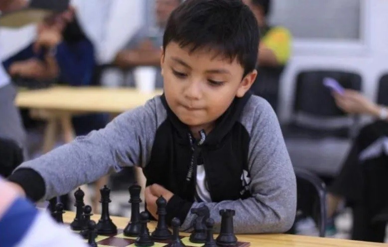 Orgullo chaqueño: un niño de La Leonesa está primero en el ranking nacional de ajedrez