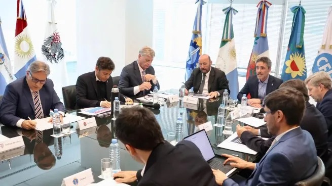 Preocupados por la caída de la coparticipación, gobernadores apuran cumbre con Nación