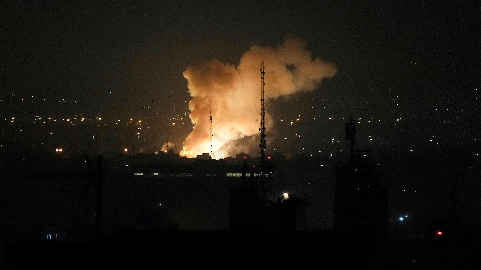 Israel lanzó un ataque preventivo contra Irán y crecen los temores por una represalia 