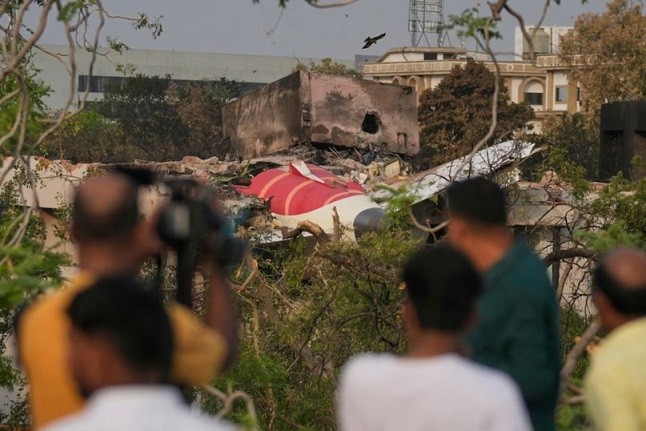 India: el avión cayó porque el asiento del piloto accionó palancas por error    