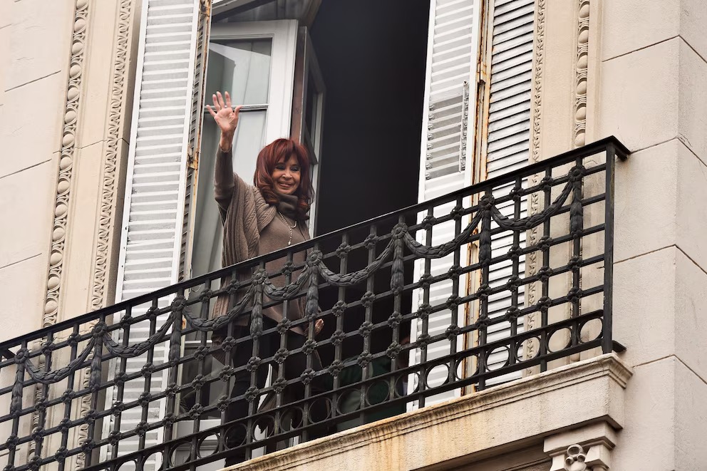 ¿Sin balcón?, tobillera y visitas limitadas, se confirmó la domiciliaria para Cristina  