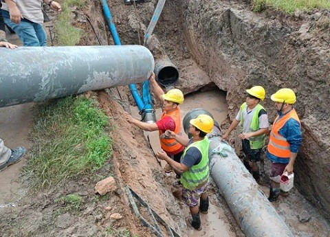 Repararon un caño y se normaliza la provisión de agua en barrios de Resistencia y Barranqueras