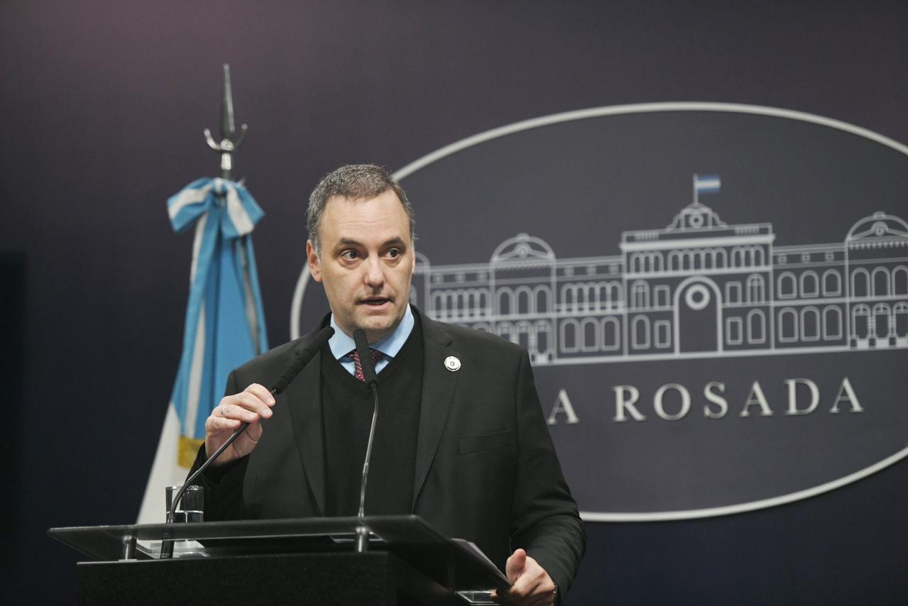  Adorni afirmó que la SIDE detectó en el país a una red de espías rusos