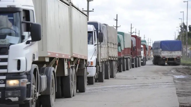 Camioneros acordaron un aumento salarial escalonado del 3%  