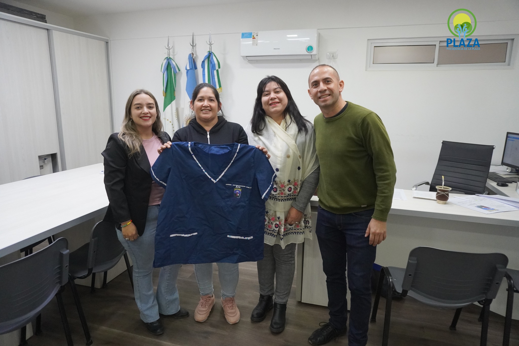 El municipio de Presidencia de la Plaza entregó nueva indumentaria al personal de maestranza y cocina