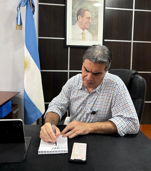 Capitanich se reunió con aliados y volvió a criticar a Javier Milei y a Leandro Zdero