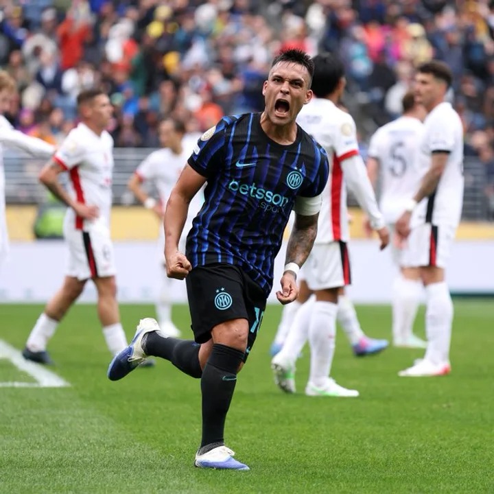 Dos goles argentinos salvaron al Inter del papelón ante los japoneses