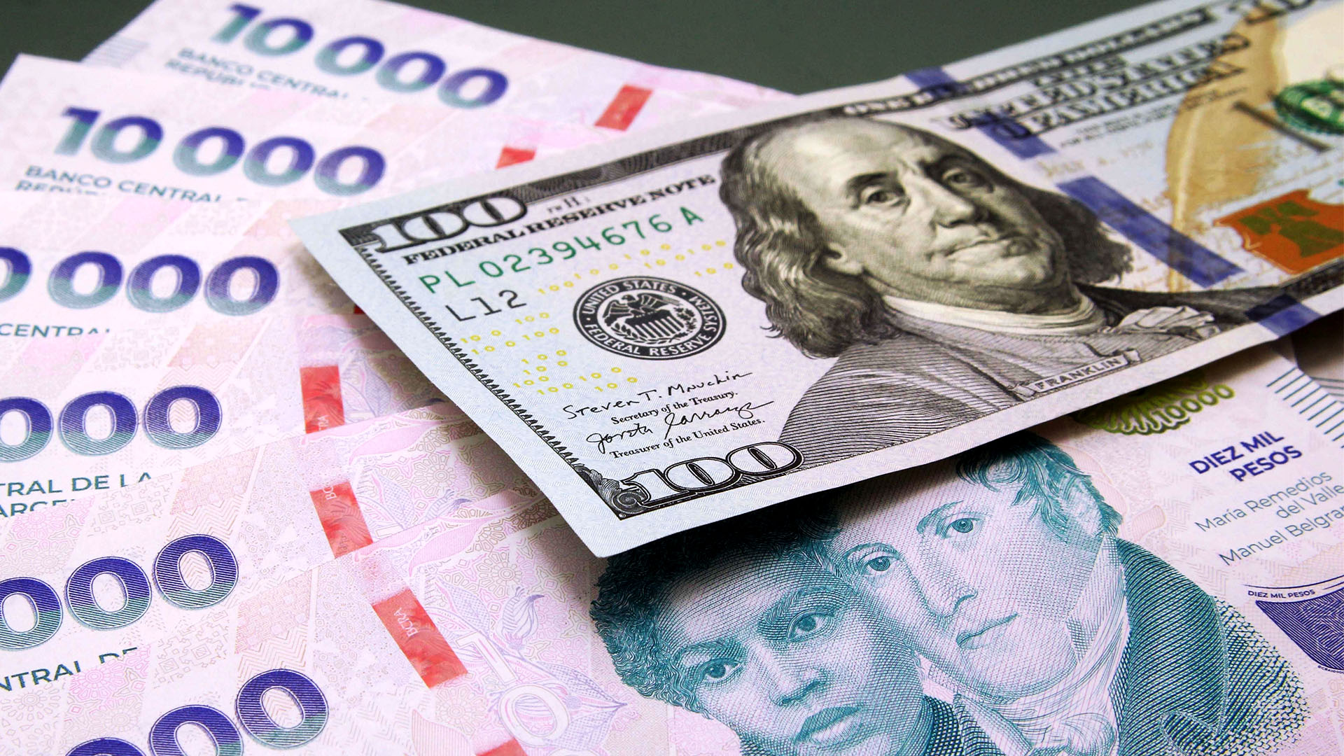 Falta de pesos preocupa a inversores locales pese al alivio externo 